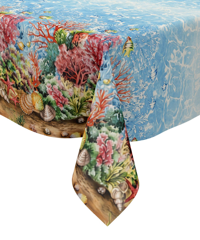 Wachstuch-Tischdecke mit maritimem Design. Das Muster zeigt eine detailreiche Unterwasserwelt mit bunten Korallen, tropischen Fischen, Muscheln und Seesternen. Die dekorativen Bordüren umrahmen eine Wasseroberflächen-Optik in hellen Blau- und Türkistönen, die an klares Meerwasser erinnert. Die farbenfrohe Gestaltung verleiht der Tischdecke eine sommerliche, frische und maritime Ausstrahlung.