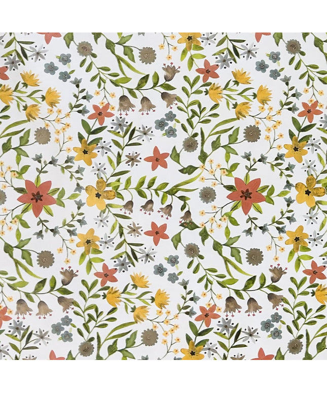 Weiße Wachstuch-Tischdecke mit zartem Blumenwiesen-Muster in Gelb, Apricot, Creme und Grau sowie grünen Blättern und Ranken in natürlicher Aquarell-Optik.