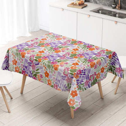 Florale Wachstuch-Tischdecke mit pinken, orangen und violetten Blüten sowie grünen Blättern auf hellem Hintergrund, dichtes und verspieltes Muster für fröhliche und farbenfrohe Tischdekoration
