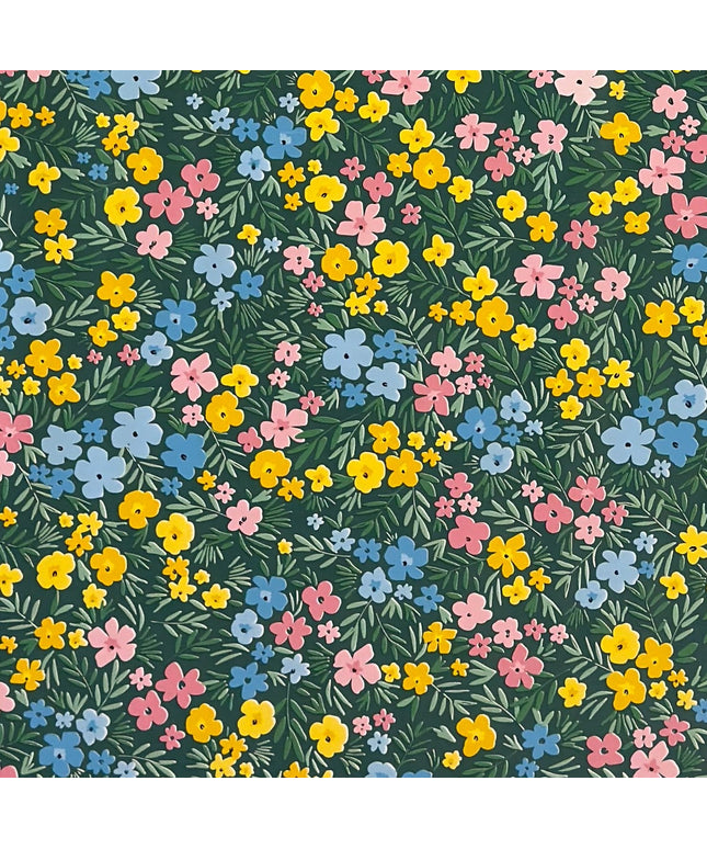 Dunkelgrüne Wachstuch-Tischdecke mit buntem Streublumenmuster aus kleinen gelben, rosa und blauen Blüten sowie feinen grünen Blättern, die über die gesamte Oberfläche verteilt sind.