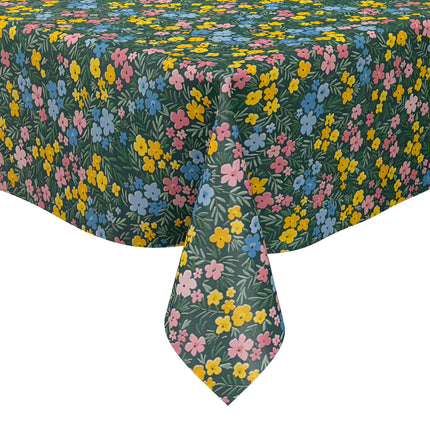 Dunkelgrüne Wachstuch-Tischdecke mit buntem Streublumenmuster aus kleinen gelben, rosa und blauen Blüten sowie feinen grünen Blättern, die über die gesamte Oberfläche verteilt sind.