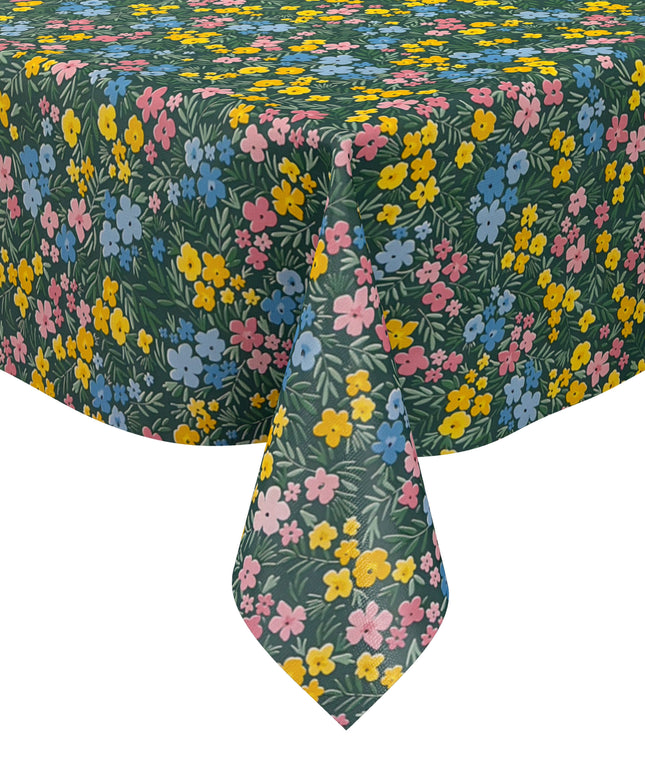 Dunkelgrüne Wachstuch-Tischdecke mit buntem Streublumenmuster aus kleinen gelben, rosa und blauen Blüten sowie feinen grünen Blättern, die über die gesamte Oberfläche verteilt sind.