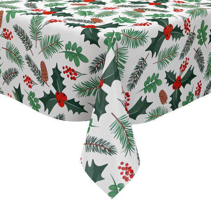 Weihnachtliche Wachstuch-Tischdecke auf weißem Hintergrund mit Tannenzweigen, Tannenzapfen, grünen Blättern und roten Beeren in einem leichten, natürlichen Muster.