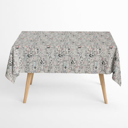 Beschichtete Baumwoll-Tischdecke mit Fleckenschutz im Design DP160, bedruckt mit einem verspielten Allover-Muster aus gezeichneten Hunden und Katzen sowie kleinen Motiven wie Knochen, Fischen, Pfoten und Halsbändern auf hellem Hintergrund.
