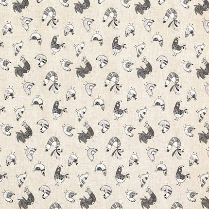 Beschichtete Baumwoll-Tischdecke mit Fleckenschutz im Design FILLOL, naturfarbener Hintergrund mit einem verspielten Allover-Muster aus stilisierten Hühnern und Küken in Schwarz- und Grautönen im skandinavischen Landhausstil.