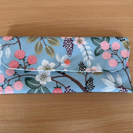 ALLROUNDER Bestecktasche Himbeeren Blüten