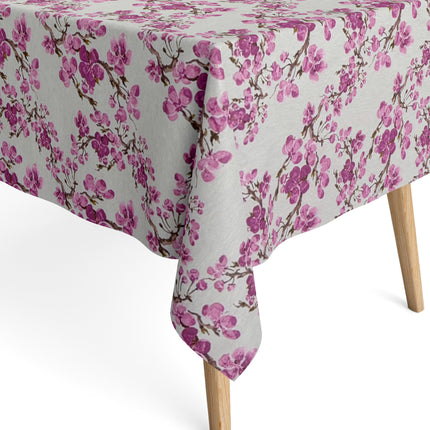 Beschichtete Jacquard-Tischdecke aus Baumwolle mit Fleckenschutz im Design JQ1425, weißer Hintergrund mit einem floralen Allover-Muster aus rosafarbenen Kirschblüten auf filigranen braunen Zweigen.