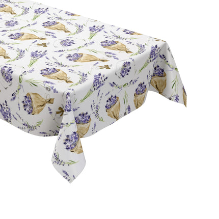 Wachstuch-Tischdecke mit Lavendelmuster auf hellem Hintergrund. Violette Lavendelzweige, kleine Sträuße und in Papier gewickelte Lavendelbouquets sind gleichmäßig verteilt und werden durch grüne Stiele sowie braune Details ergänzt.