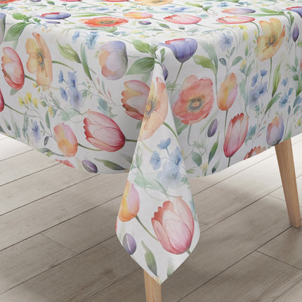 Wachstuch-Tischdecke mit zartem Aquarell-Blumenmuster auf hellem Hintergrund. Tulpen, Mohnblumen und kleine Blüten in Rosa, Orange, Gelb, Blau und Violett werden von grünen Blättern und feinen Zweigen ergänzt.