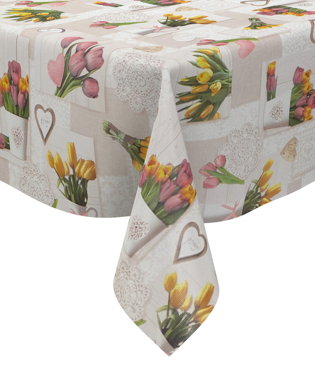 Rechteckige Wachstuch-Tischdecke in Beige und Creme mit romantischem Patchwork-Dessin. Das Muster zeigt rosa und gelbe Tulpensträuße, Herzen, Spitzenornamente und dekorative Landhaus-Elemente auf hellen Holzoptik-Hintergründen. Die frühlingshafte Farbgestaltung verleiht der Tischdecke einen gemütlichen Vintage-Charakter.