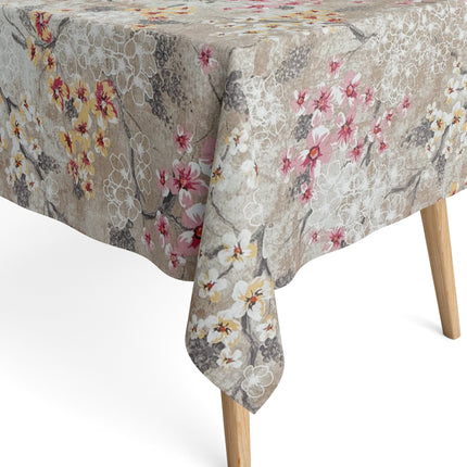 Beschichtete Baumwoll-Tischdecke mit Fleckenschutz im Design ROVIERA, naturfarbener Hintergrund mit zarten Kirschblüten in Weiß, Rosa und Creme auf filigranen Zweigen sowie dekorativen floralen Konturen in Beige- und Grautönen.